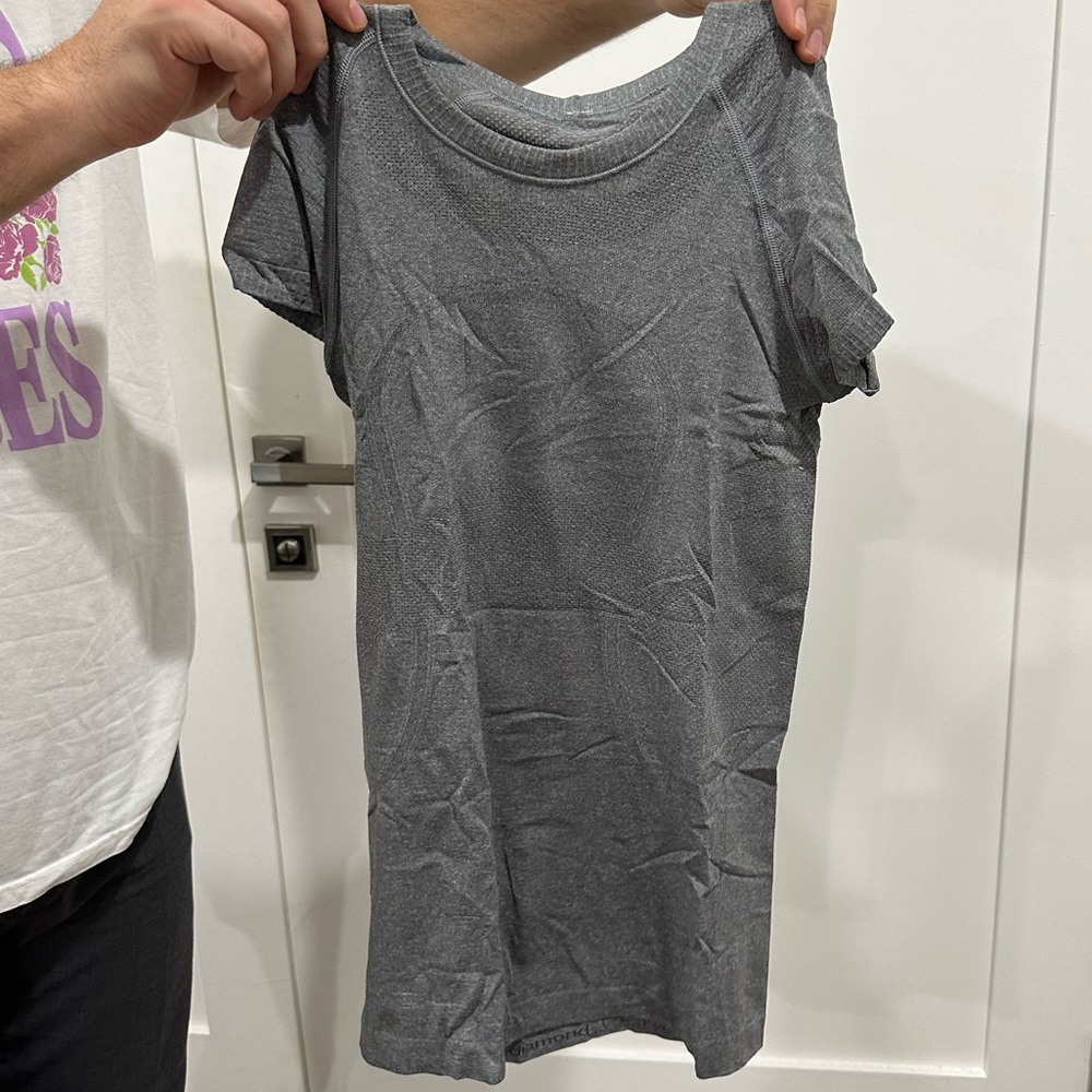 LULULEMON WORKOUT TOP